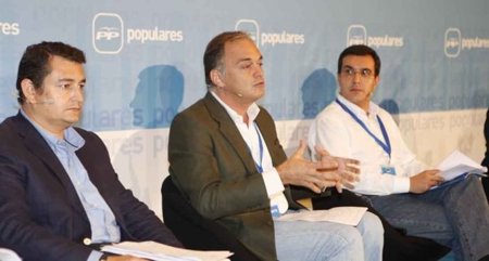 Esteban González Pons: "Internet cuestiona el papel de los intermediarios en la política"