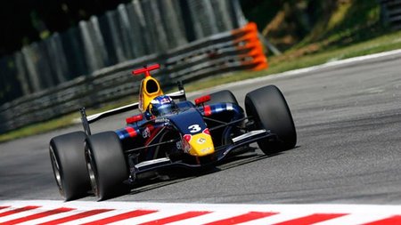 Victoria de Daniel Ricciardo en la segunda carrera de la Fórmula Renault 3.5 en Monza