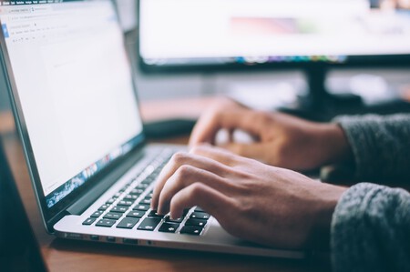 Una vulnerabilidad en Safari y iCloud permitía a un hacker hacerse con el control de la webcam y micrófono de la víctima