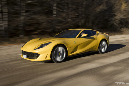 Probamos el Ferrari 812 Superfast: 800 CV y prestaciones de infarto para uno de los mejores Ferrari de la historia