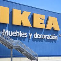 Ikea tiene la solución para usar cómodamente el portátil en el sofá y hasta teletrabajar de pie: es ideal para pisos pequeños