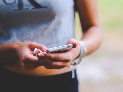 El plan de Facebook para proteger tu intimidad: sube tus fotos desnudo a la red social