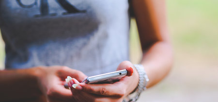 El plan de Facebook para proteger tu intimidad: sube tus fotos desnudo a la red social