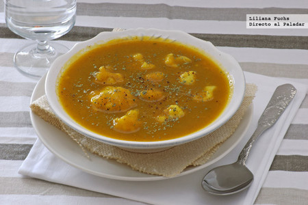 Coliflor en sopa cremosa de verduras y calabaza. Receta