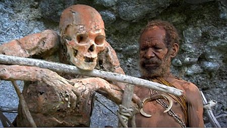 Los kukukuku: un pueblo que hace algo más que maquillar a sus muertos