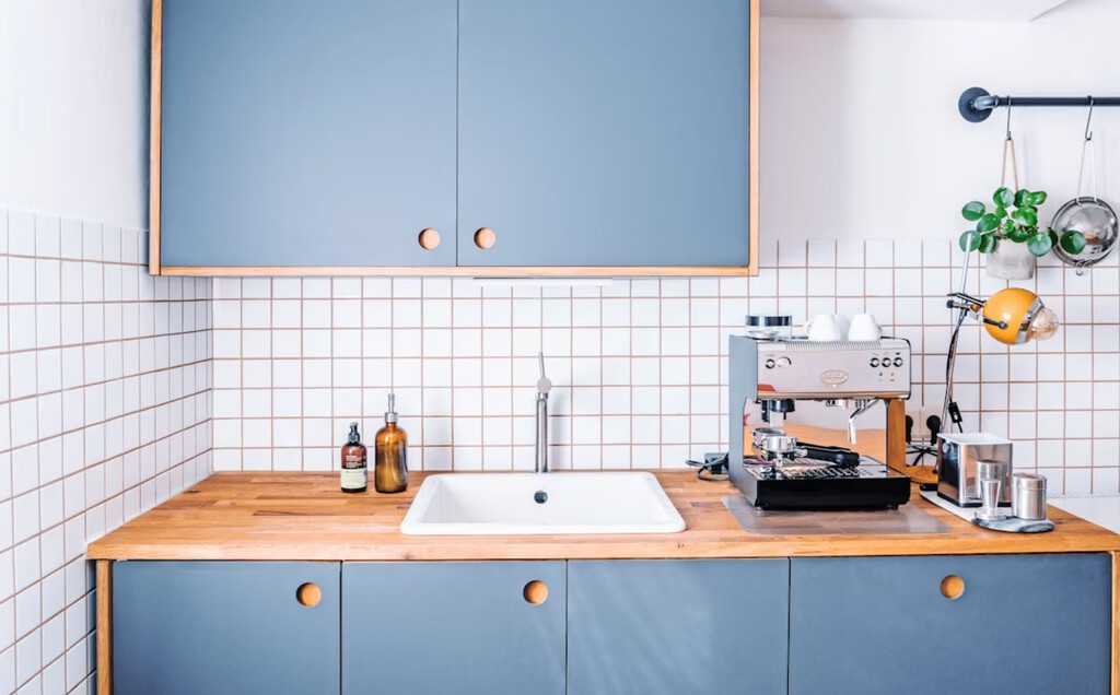 Leroy Merlin tiene el escurreplatos que aprovecha al máximo el espacio de la cocina y la mantiene organizada