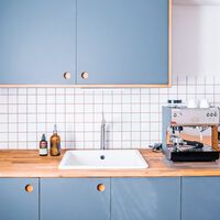 Leroy Merlin tiene el escurreplatos que aprovecha al máximo el espacio de la cocina y la mantiene organizada