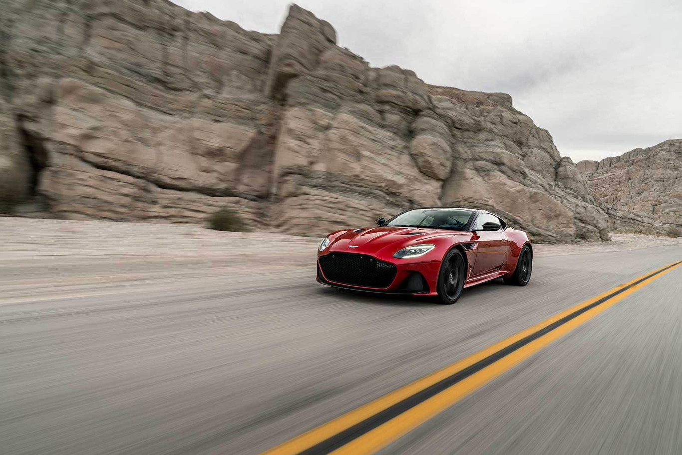 El Aston Martin DBS Superleggera es un Gran Turismo tan rápido como elegante