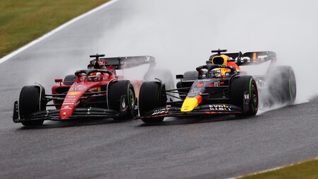 Leclerc Verstappen Suzuka F1 2022