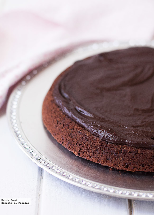 Pastel vegano de chocolate y naranja: receta para disfrutar de una suculenta merienda