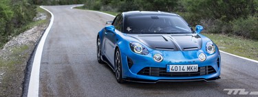 Probamos el Alpine A110 R: es la esencia de un coche deportivo porque no necesita una potencia loca para ser divertidísimo