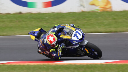 Dominique Aegerter amplía su ventaja ganando en Most y Manu González repite podio en Supersport