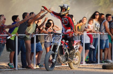 Julián Simón volvió a incendiar Villacañas, ¡espectacular el Sixty Rider Festival!