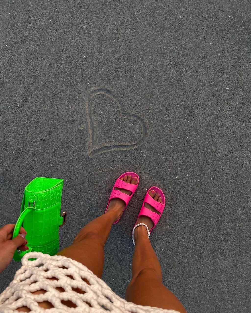 Siete pulseras tobilleras para dar un toque de estilo a tus estilismos de playa y piscina 