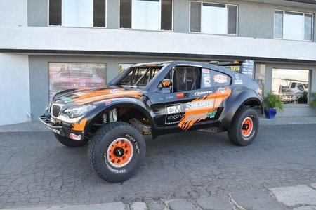 Curiosidades en competición: un BMW X6 para volar sobre las dunas
