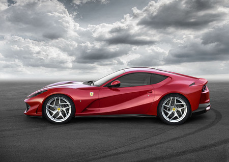 Ferrari 812 Superfast 2