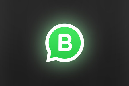 WhatsApp Business también se pasa al lado oscuro