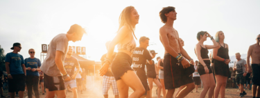 A Geração Z se desvinculou tanto dos vícios que está celebrando raves diurnas com café e “cura sonora” 