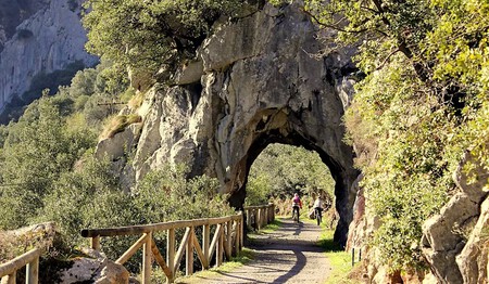 Pueblo Mas Bonito Asturias Rural Escapada Semana Santa Viaje Espana Encantador Medieval Montana