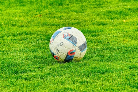 El próximo acuerdo entre Telefónica y Netflix: un paso más hacia el adiós del fútbol en los operadores