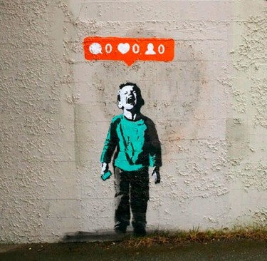 El arte callejero de iHeart reflexiona sobre la cultura del Social Media