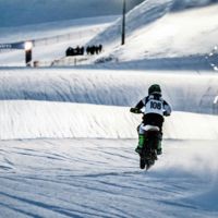 Snow Speed Hill Race: nieve, motos y carreras frenéticas ¿Quién dijo frío?