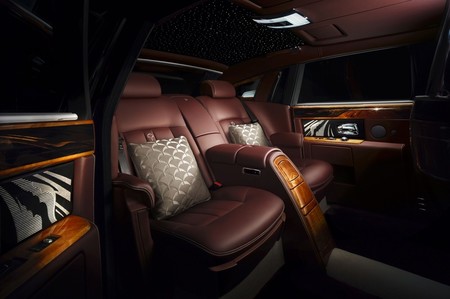 Rolls-Royce Phantom Pinnacle Travel 03
