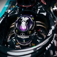 Lewis Hamilton cree que la Fórmula 1 conspira contra él y la FIA le perdona dos puntos del carnet que eran clave