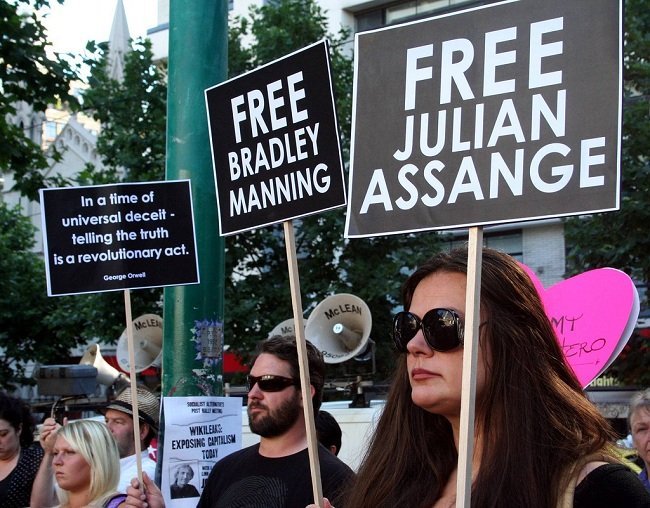 free_assange.jpg