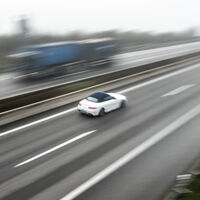 Multa de 150,000 pesos por circular a 120 km/h en autopista: hay un país que no se va con rodeos con el exceso de velocidad