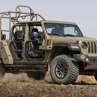 El coche definitivo para disfrutar a lo bestia por el campo ahora es un vehículo militar para 12 soldados
