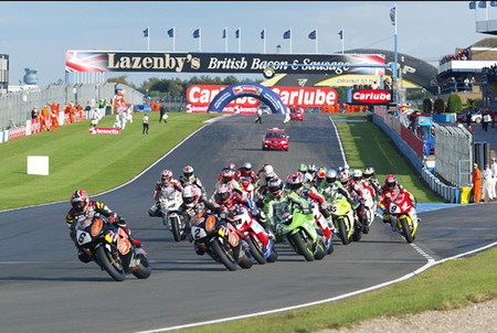 Las carreras en Donington en la cuerda floja