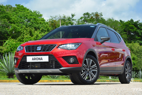 SEAT Arona, al volante del Ibiza en zancos que quiere causar terror a los demás B-SUV