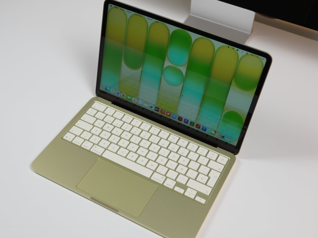 El trackpad del MacBook Neo es un duro viaje al pasado para los veteranos. La jugada de Apple es que sus verdaderos compradores vienen de fuera 