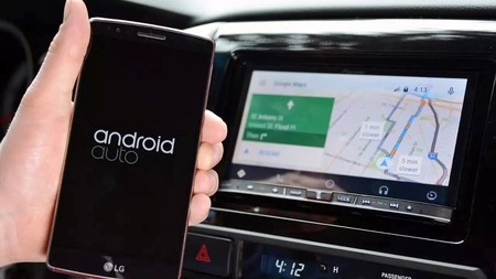 Ya se puede usar Android Auto sin cables en el coche: la versión inalámbrica ha llegado (aunque no para todos)