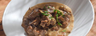 Ternera strogonoff en olla de cocción lenta, la forma más fácil y deliciosa de hacer un clásico imperecedero de la cocina europea