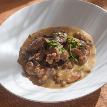 Ternera strogonoff en olla de cocción lenta, la forma más fácil y deliciosa de hacer un clásico imperecedero de la cocina europea