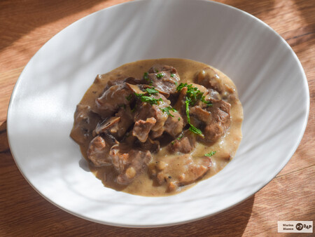 Ternera strogonoff en olla de cocción lenta, la forma más fácil y deliciosa de hacer un clásico imperecedero de la cocina europea