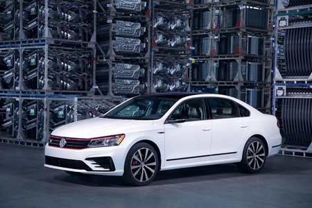 ¡Más madera! El Volkswagen Passat GT es más agresivo y potente, pero no lo catarás