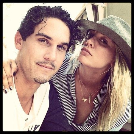 ¡La leche! A Kaley Cuoco le han bastado tres meses para comprometerse