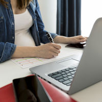 A partir de hoy se podrá solicitar la devolución del IRPF por maternidad y paternidad