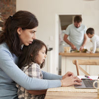 Enfermedad, dificultades laborales y en la relación de pareja: los problemas psicológicos que más preocupan a las familias hoy