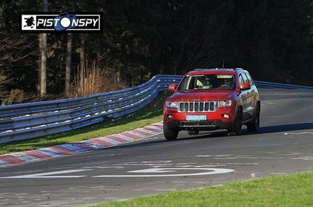 El nuevo Jeep Grand Cherokee de pruebas por Nürburgring