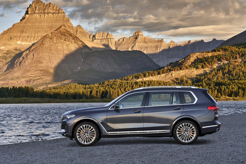 Aquí está el nuevo BMW X7, un giganteso y lujoso SUV cargado con lo último en tecnología