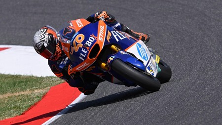 Arón Canet lidera en Barcelona pero Pedro Acosta sigue muy fuerte con los líderes de Moto2 retrasados