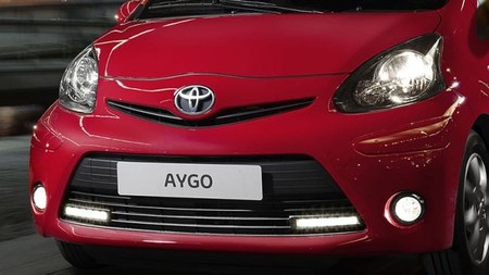 Toyota Aygo Serie Especial Rojo Frac