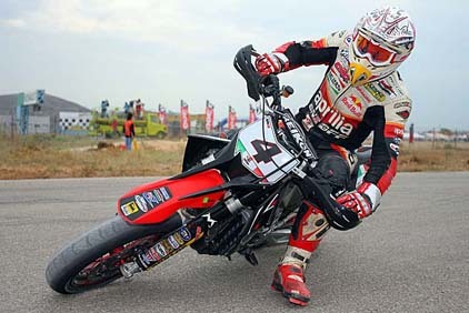 Aprilia, campeona del mundo de Supermoto