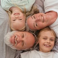 Siete cosas que hacen los abuelos que tienen una relación fuerte y cercana con sus nietos 