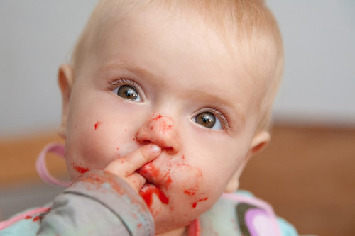 Alimentación complementaria: recomendaciones de la AEP sobre la introducción de alimentos en la dieta del bebé