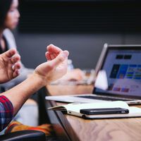 La cofundadora de esta gran empresa de IA, a tope con el 996: "Si quieres irte a las 5 no estás en el trabajo adecuado" 